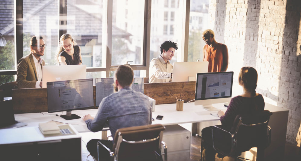 powerdms-assets-photos-087-business-people-computers