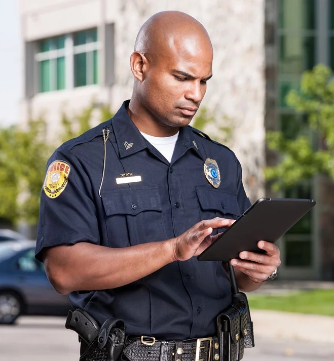 powerdms-blog-header-police-using-tablet copy
